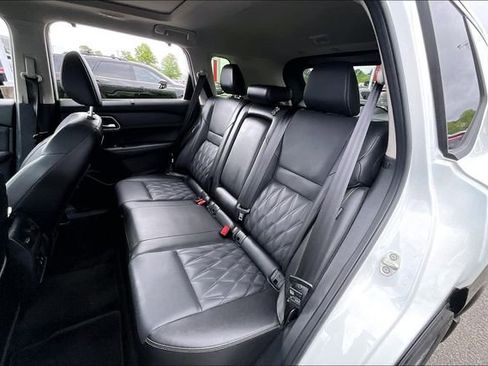 Certified 2024 Nissan Rogue Platinum w/ Platinum Premium Package FWD image 19