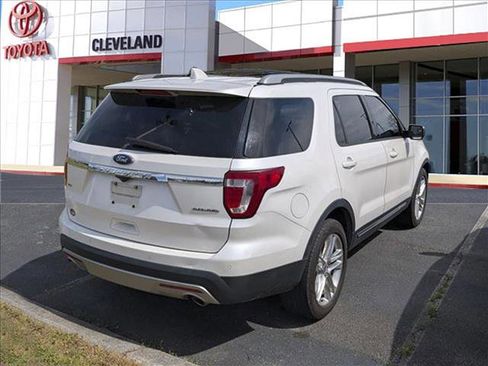 Used 2016 Ford Explorer XLT w/ Equipment Group 202A FWD image 7