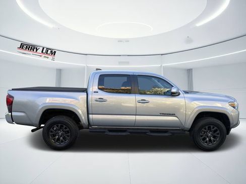 Used 2021 Toyota Tacoma SR5 RWD image 2