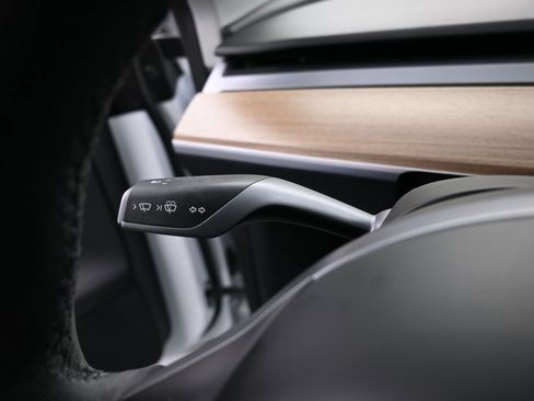 Used 2022 Tesla Model Y Long Range image 21