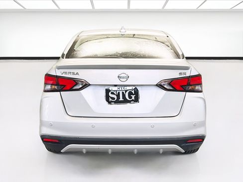 Used 2022 Nissan Versa SR image 5