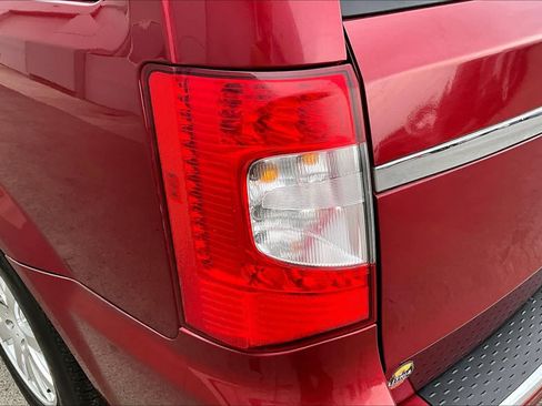 Used 2012 Chrysler Town & Country Touring w/ Entertainment Group #1 FWD image 32