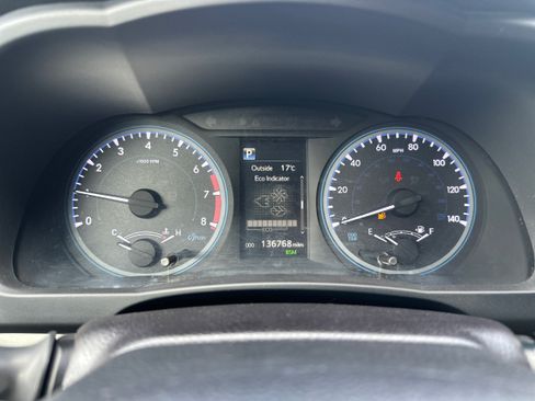Used 2019 Toyota Highlander LE AWD/4WD image 17
