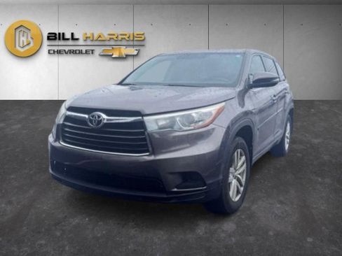 Used 2016 Toyota Highlander LE w/ Protection Package #3 image 1