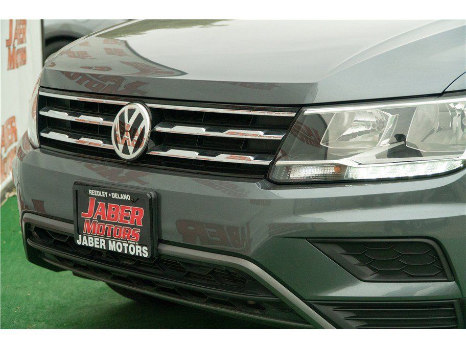 Used 2020 Volkswagen Tiguan SE w/ Panoramic Sunroof Package FWD image 30