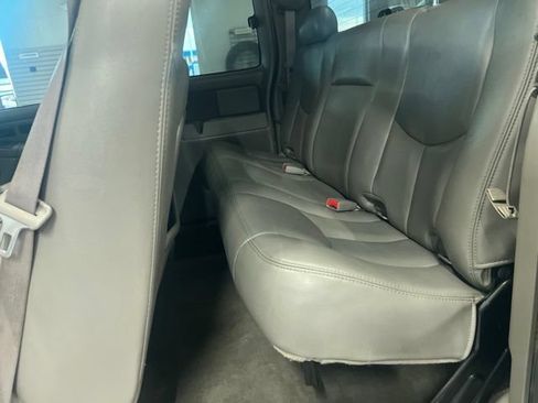 Used 2005 Chevrolet Silverado 2500 LT w/ Heavy-Duty Power Package AWD/4WD image 24