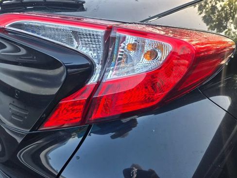 Used 2020 Toyota C-HR XLE FWD image 8