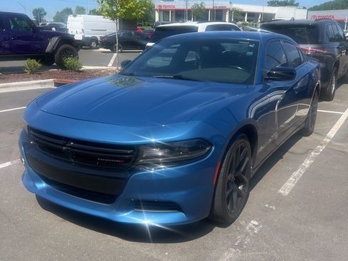 Used 2021 Dodge Charger SXT w/ Blacktop Package RWD image 3