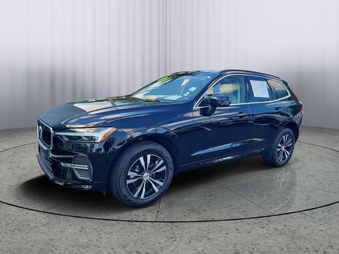 Used 2023 Volvo XC60 B5 Core w/ Climate Package FWD image 5