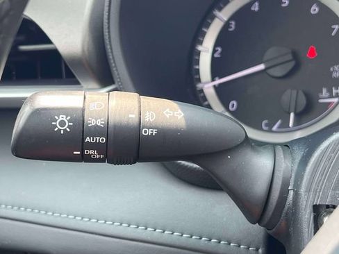 Used 2023 Toyota Highlander LE FWD image 23