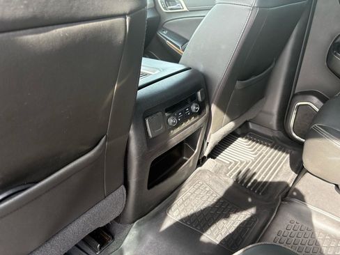 Used 2020 GMC Yukon Denali w/ Denali Ultimate Package AWD/4WD image 36