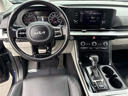 Used 2024 Kia Carnival LX image 17