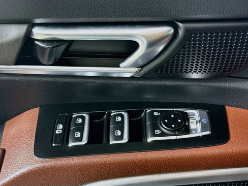 Used 2024 Kia Telluride EX w/ EX Captain's Chair Package FWD image 21