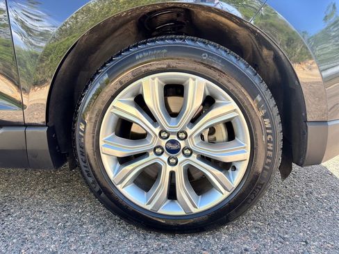 Used 2020 Ford Edge Titanium w/ Cargo Accessory Package AWD/4WD image 17