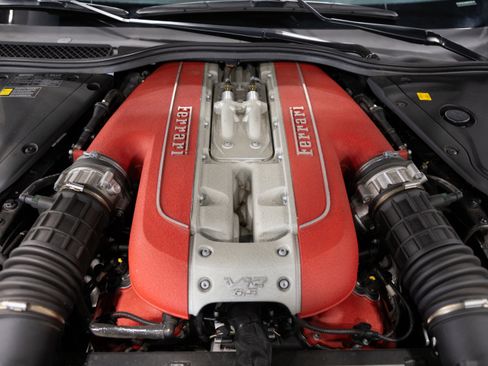 Used 2019 Ferrari 812 Superfast RWD image 39