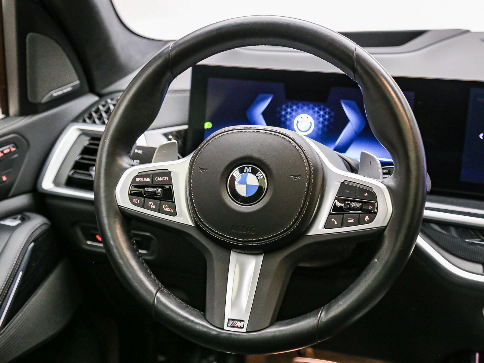 Used 2024 BMW X7 xDrive40i w/ M Sport Package AWD/4WD image 16
