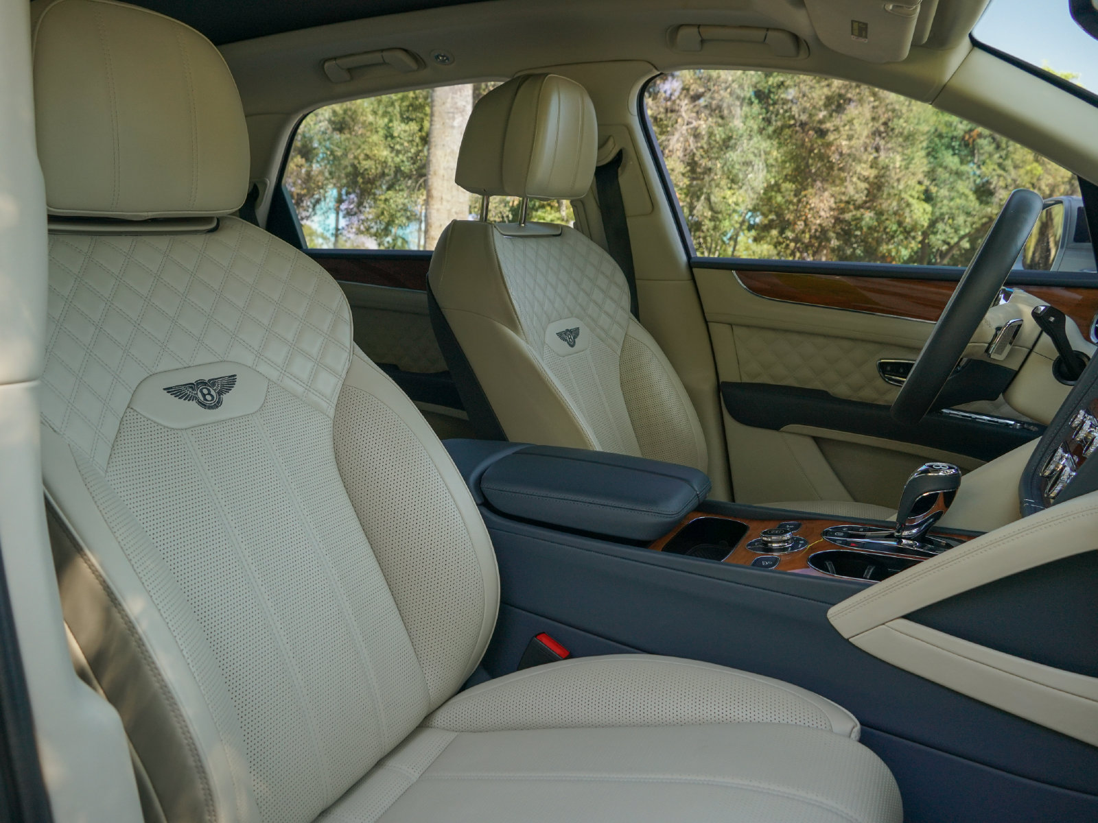 Certified 2023 Bentley Bentayga AWD/4WD image 28