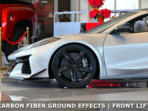 Used 2024 Chevrolet Corvette Z06 w/ Z07 Performance Package image 3