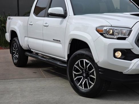 Used 2020 Toyota Tacoma TRD Sport image 4