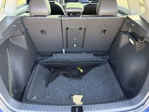 Used 2024 Volkswagen Taos SE w/ Panoramic Sunroof Package image 18