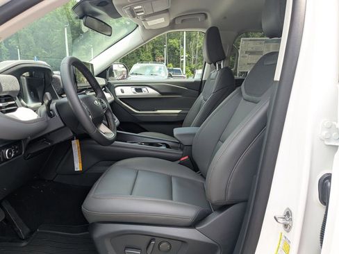 New 2026 Ford Explorer Active w/ Active Comfort Package RWD image 13