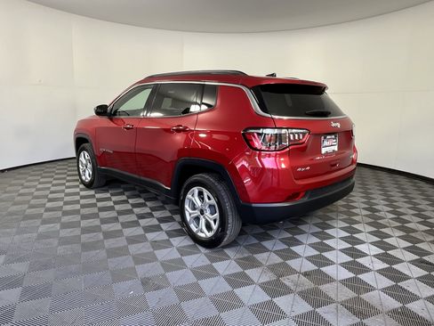 Used 2025 Jeep Compass Latitude w/ Sun & Sound Group AWD/4WD image 2