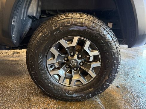 Used 2021 Toyota Tacoma TRD Off-Road w/ Technology Package image 26