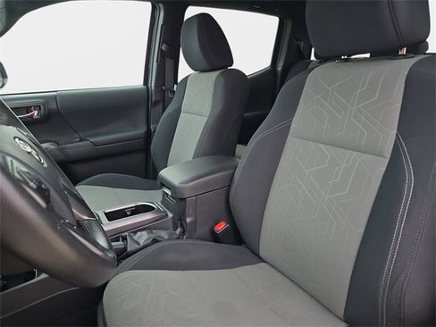 Used 2023 Toyota Tacoma TRD Off-Road image 17