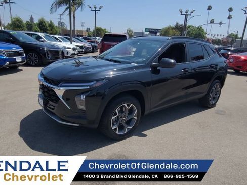 Certified 2025 Chevrolet Trax LT FWD image 4