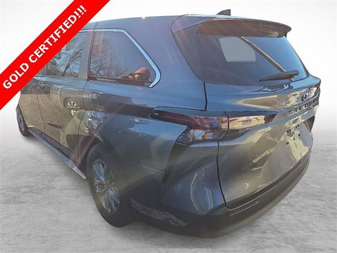 Certified 2024 Toyota Sienna LE image 3