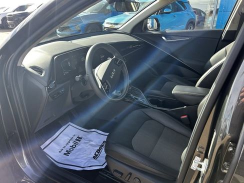 Used 2023 Kia Niro EX image 13