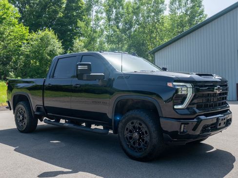 Used 2024 Chevrolet Silverado 2500 LTZ w/ LTZ Plus Package AWD/4WD image 3