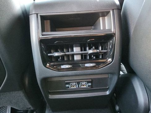 New 2025 Jeep Grand Cherokee Laredo image 11