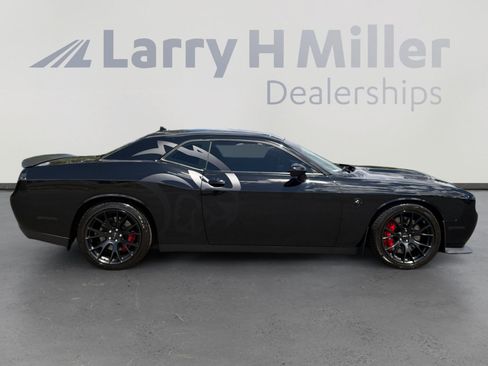 Used 2016 Dodge Challenger SRT Hellcat RWD image 6