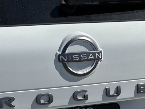 Used 2024 Nissan Rogue S FWD image 32