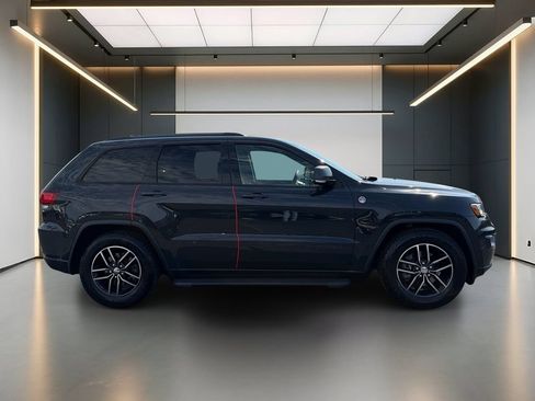 Used 2018 Jeep Grand Cherokee Trailhawk w/ Trailhawk Luxury Group AWD/4WD image 7