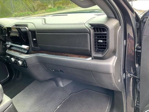 Used 2025 GMC Sierra 1500 SLT AWD/4WD image 13