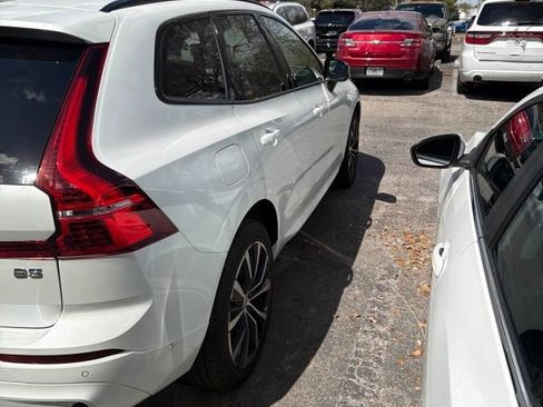 Used 2023 Volvo XC60 B5 Plus image 4