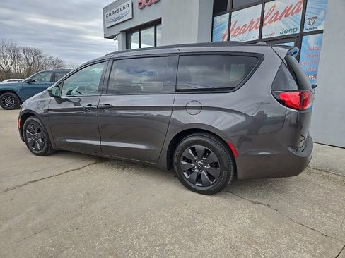 Used 2020 Chrysler Pacifica Limited w/ Advanced Safetytec Group image 6