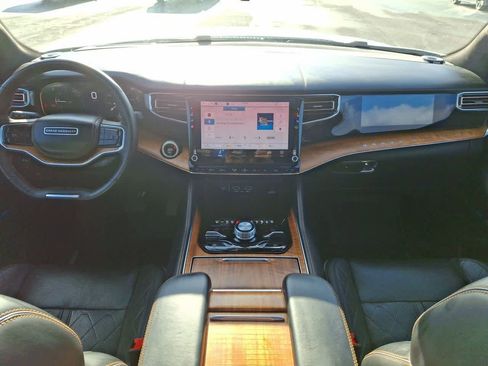 Used 2024 Jeep Grand Wagoneer L Series III image 10