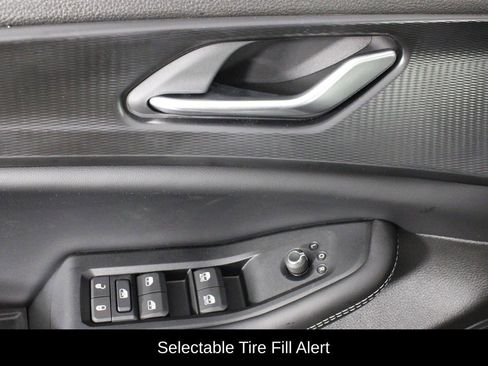 New 2025 Jeep Grand Cherokee Altitude image 18