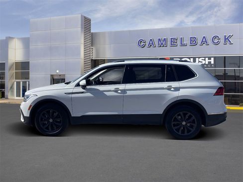 Used 2024 Volkswagen Tiguan SE image 3