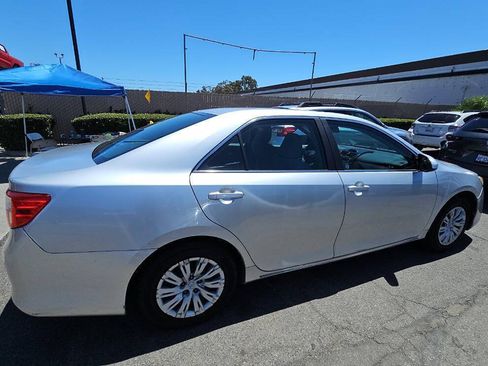 Used 2012 Toyota Camry LE FWD image 2