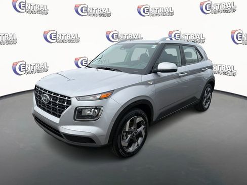 Certified 2025 Hyundai Venue SEL image 1