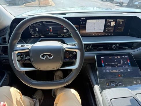 Used 2025 INFINITI QX80 Sensory image 3