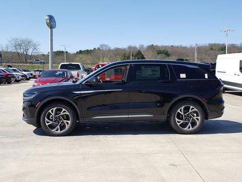 New 2026 Lincoln Nautilus Premier AWD/4WD image 5