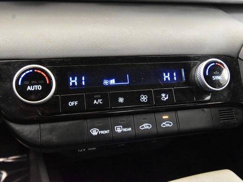 Used 2023 Hyundai Elantra SEL image 19