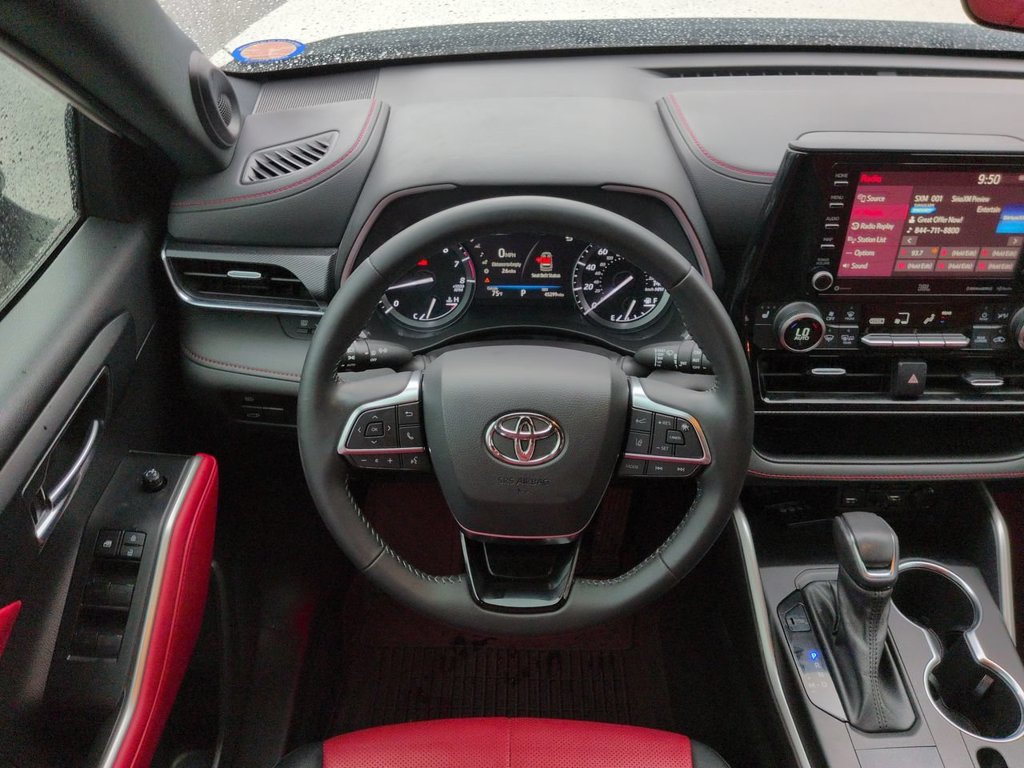 Used 2021 Toyota Highlander XSE FWD image 16