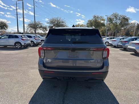 Used 2025 Ford Explorer ST-Line w/ ST-Line Street Pack image 4
