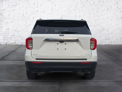 Used 2022 Ford Explorer XLT image 4